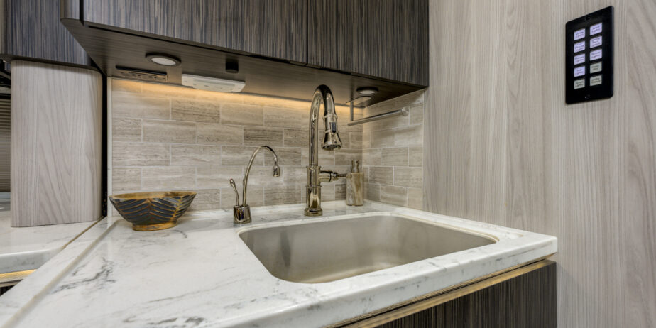 luxury-rv-marathon-coach-1339-007