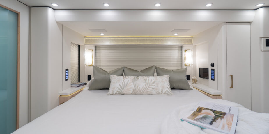 luxury-rv-marathon-coach-1415-015