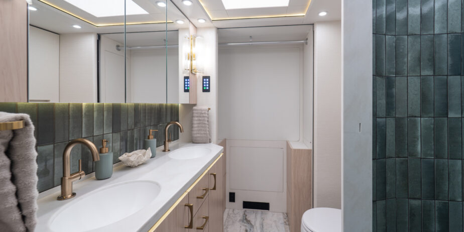 luxury-rv-marathon-coach-1415-017