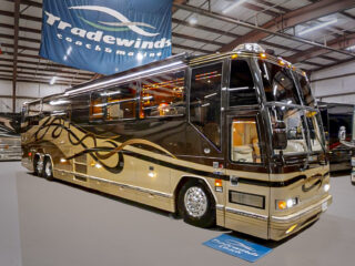 2000-Featherlite-H3-45-1