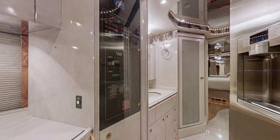 2000-Featherlite-H3-45-15