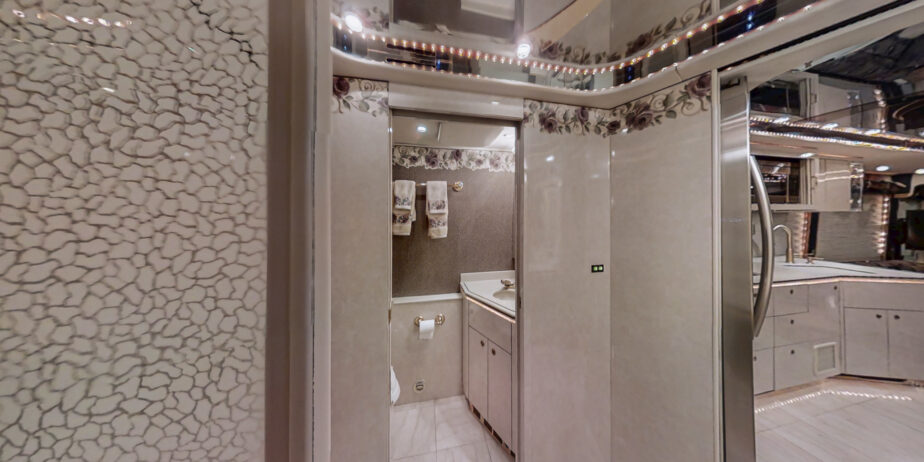 2000-Featherlite-H3-45-21