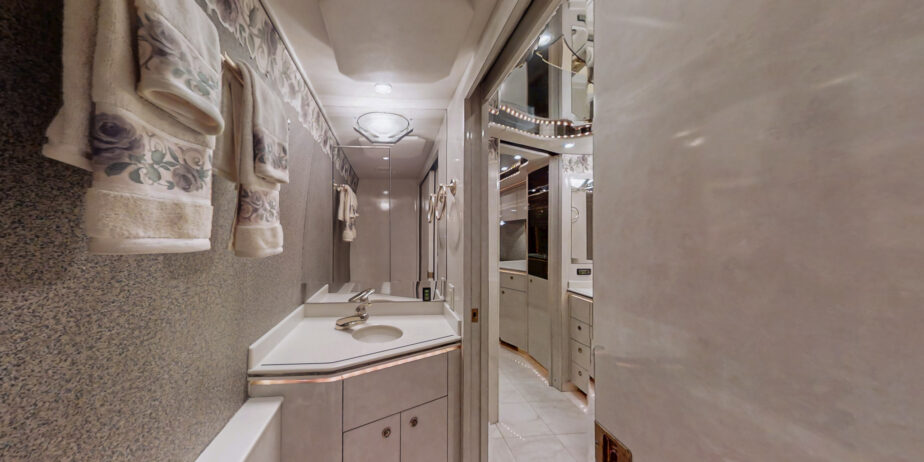 2000-Featherlite-H3-45-22