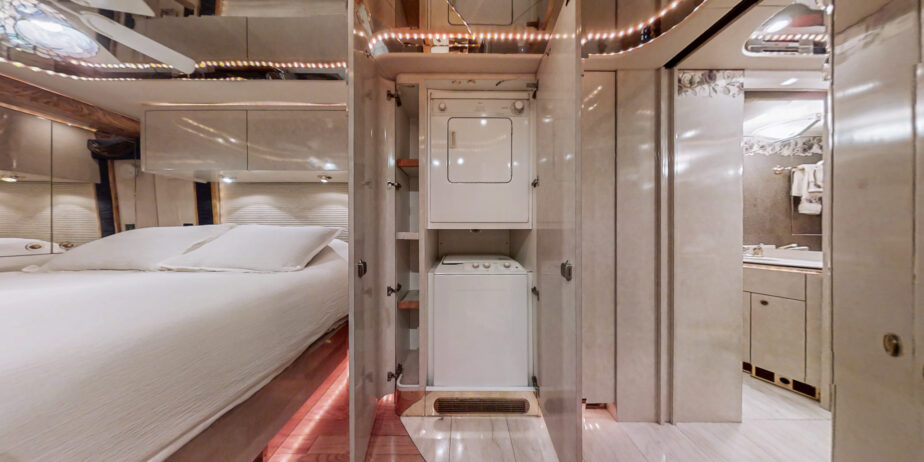 2000-Featherlite-H3-45-26