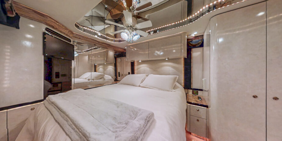 2000-Featherlite-H3-45-27