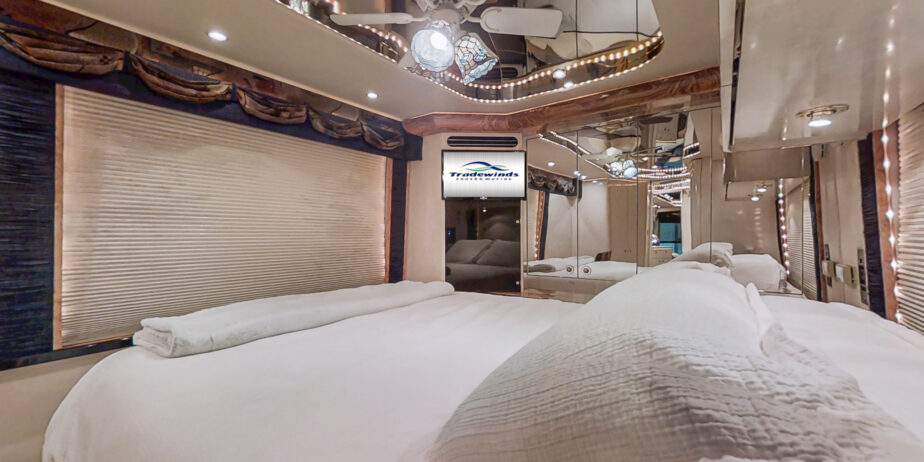 2000-Featherlite-H3-45-28