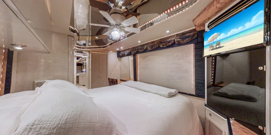 2000-Featherlite-H3-45-30