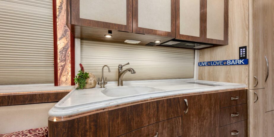 luxury-rv-marathon-coach-1334-005