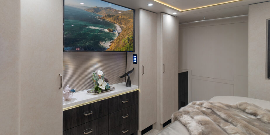 luxury-rv-marathon-coach-1401-019