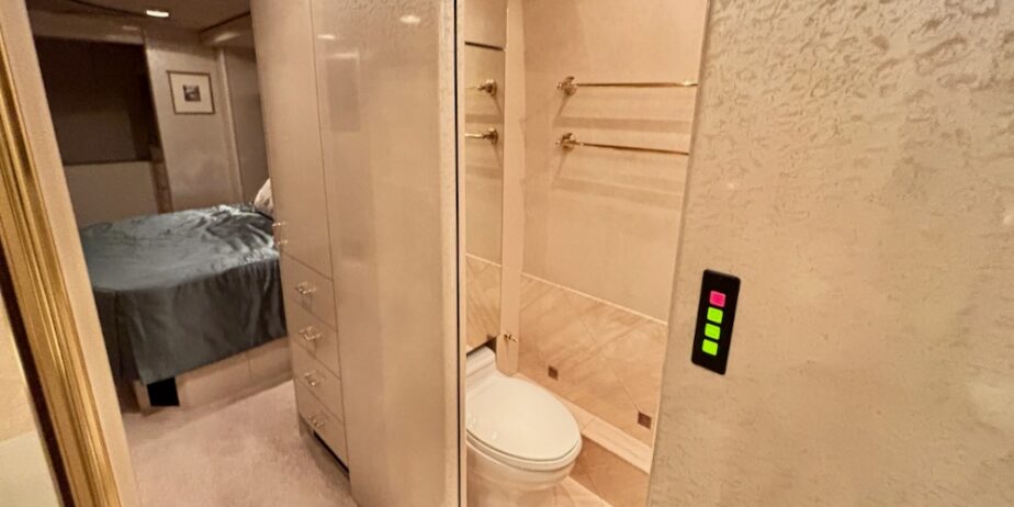 852606MrthXL-8-of-12